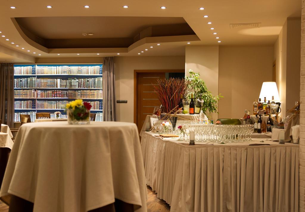 Triada Hotel Szófia Kültér fotó
